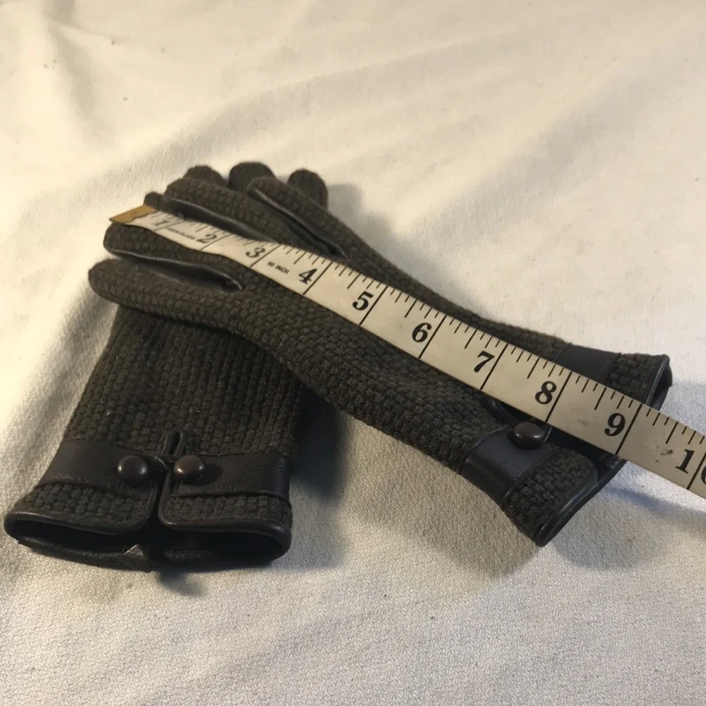 Women’s Green Wool Knit and Brown Leather Fashion Driving Gloves with Buttons